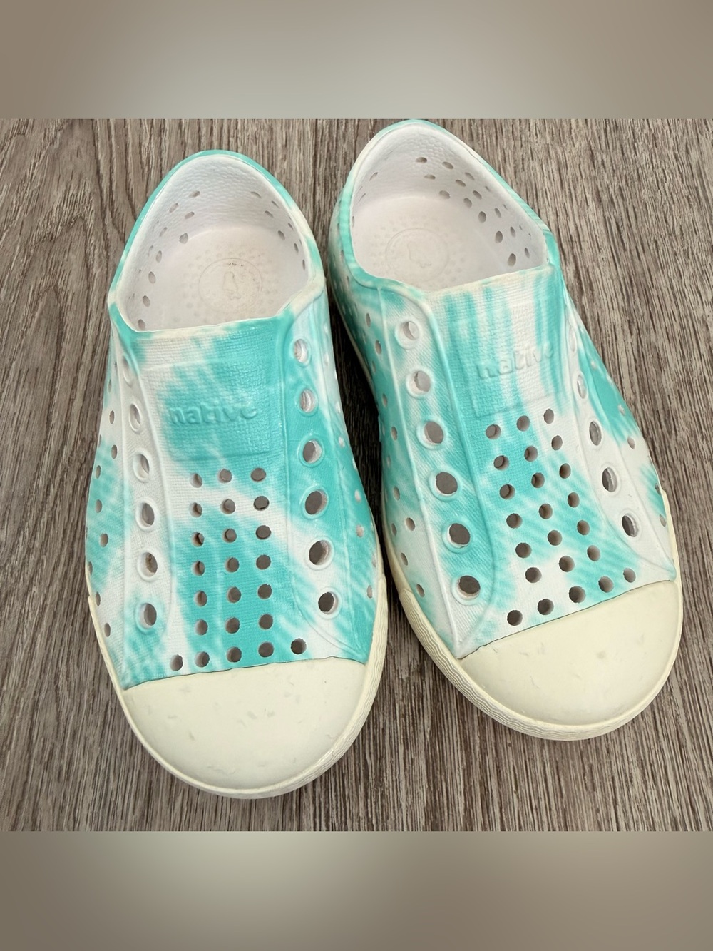 Native water beach shoes size C7